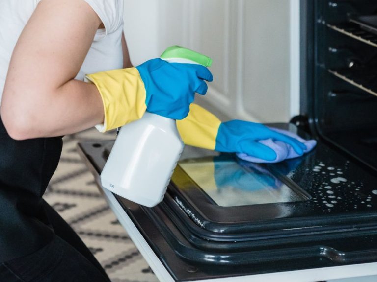7 Reasons why People Hire a Domestic Cleaner
